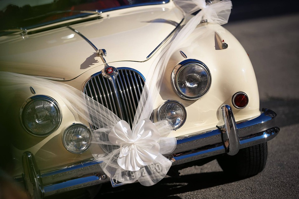 Enrich-Your-Wedding-Day-with-an-Extravagant-Car